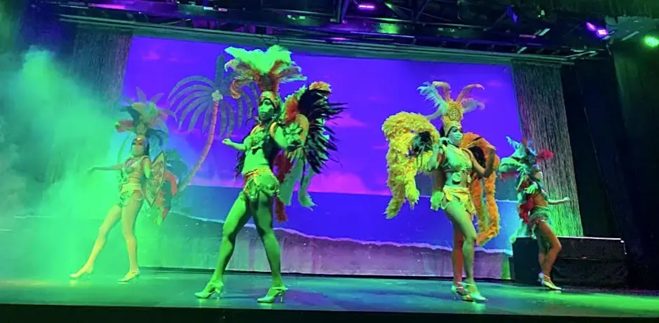 VILLA PARA 5 Personas 4 adultos y 1 Menor En HOTEL TSORO IXTAPA WIFI GRATIS