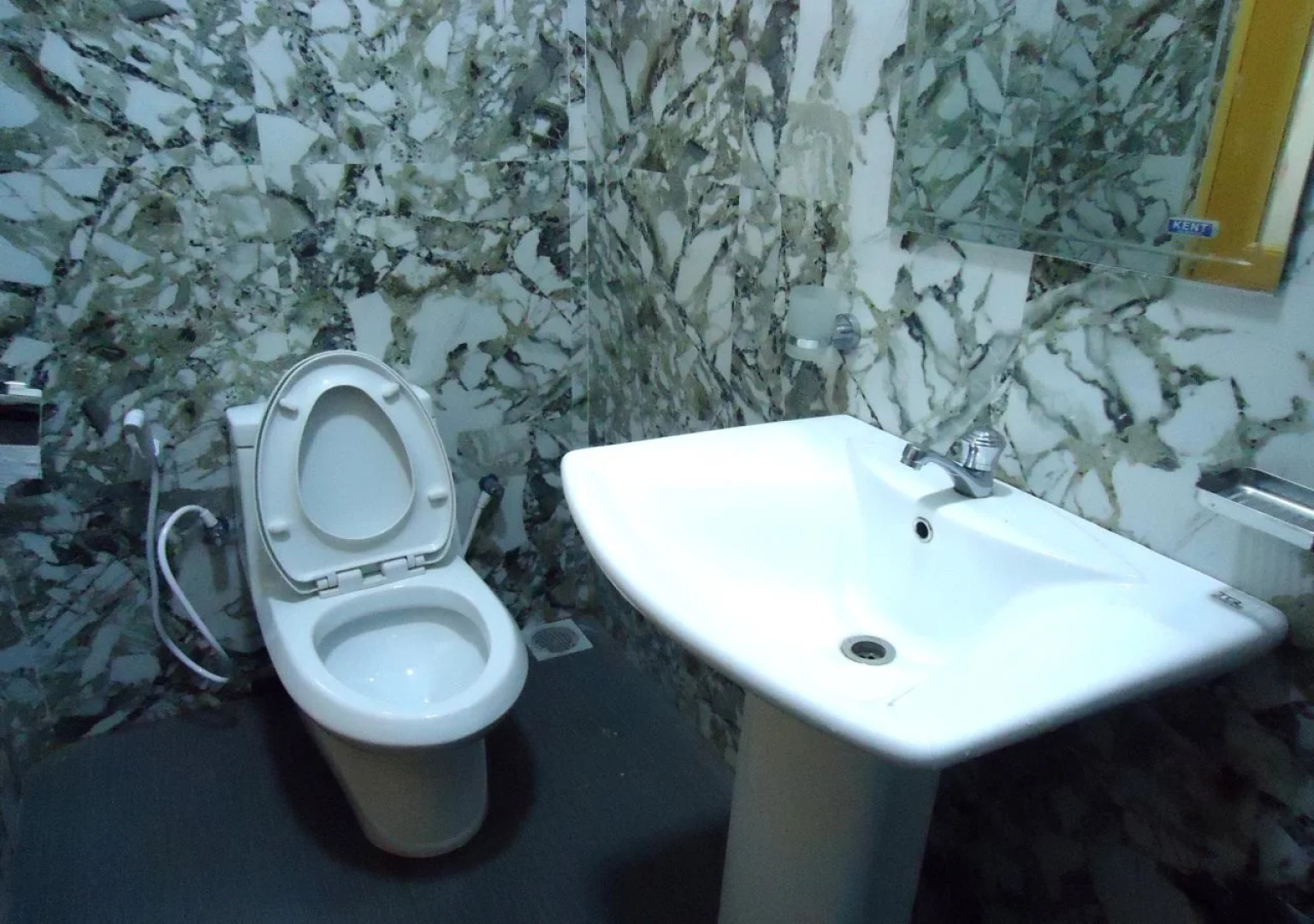 Senanayaka Holiday Inn