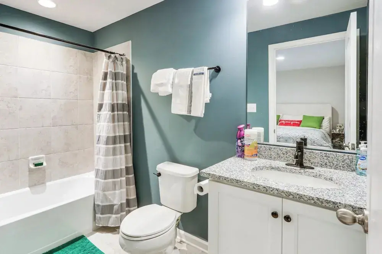 2 Mi to Hollywood Casino: Charles Town Townhome!