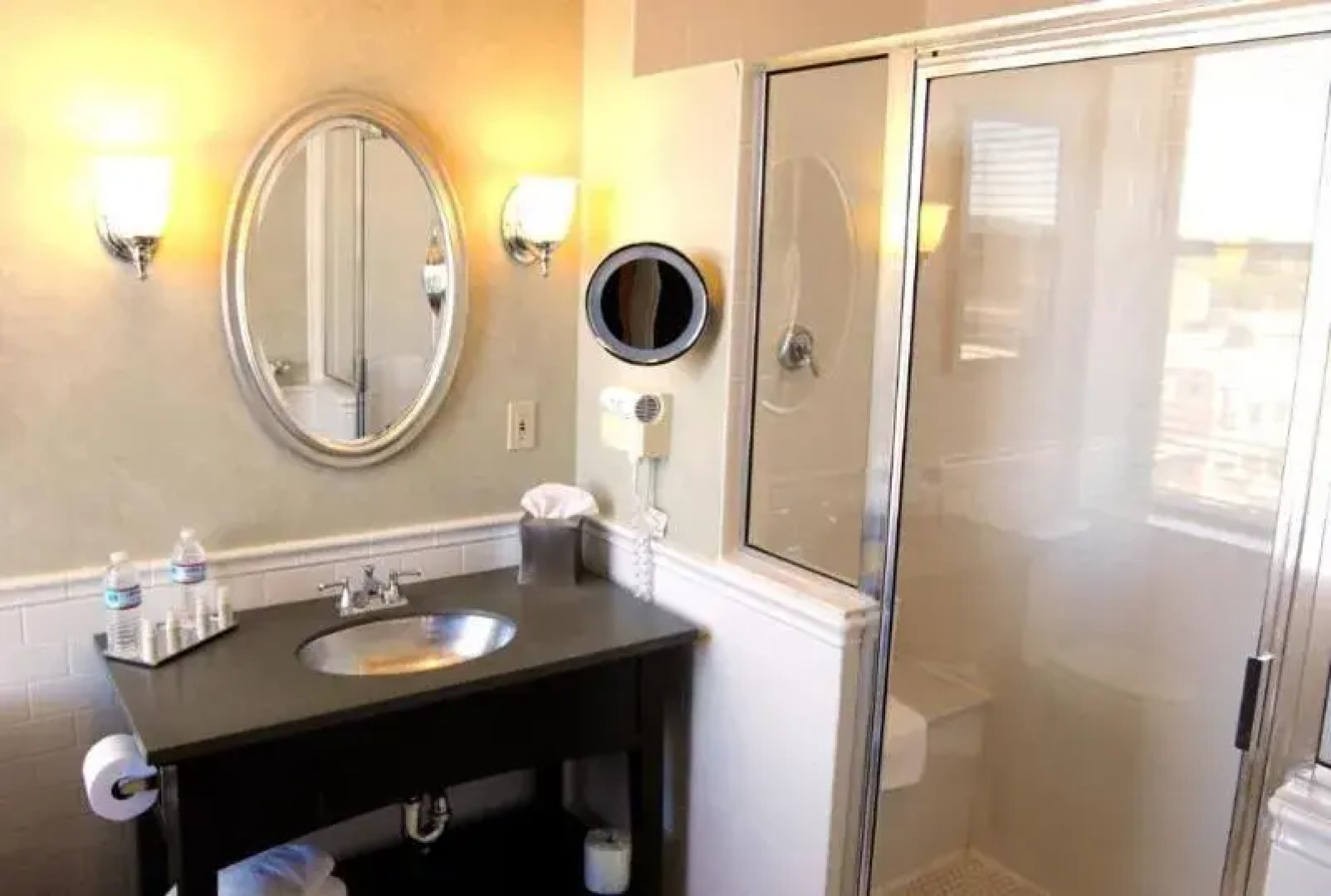 The Parker Inn and Suites