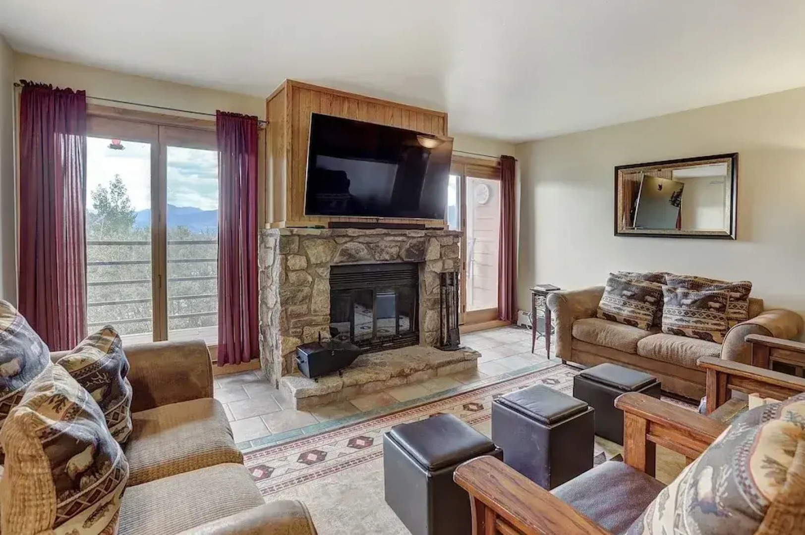 AA402 Buffalo Village 3 Br condo by RedAwning