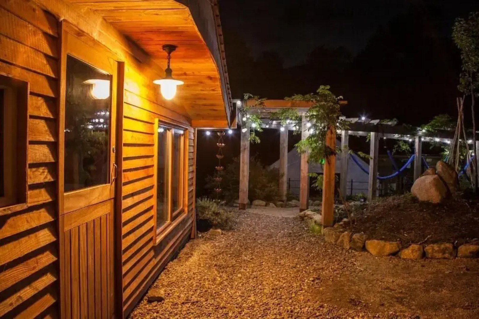 The elbowroom escape