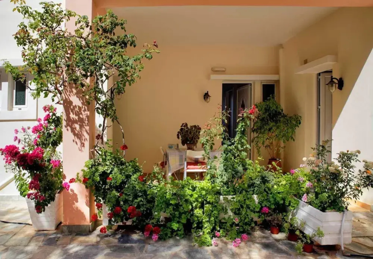 Isadora Apartments