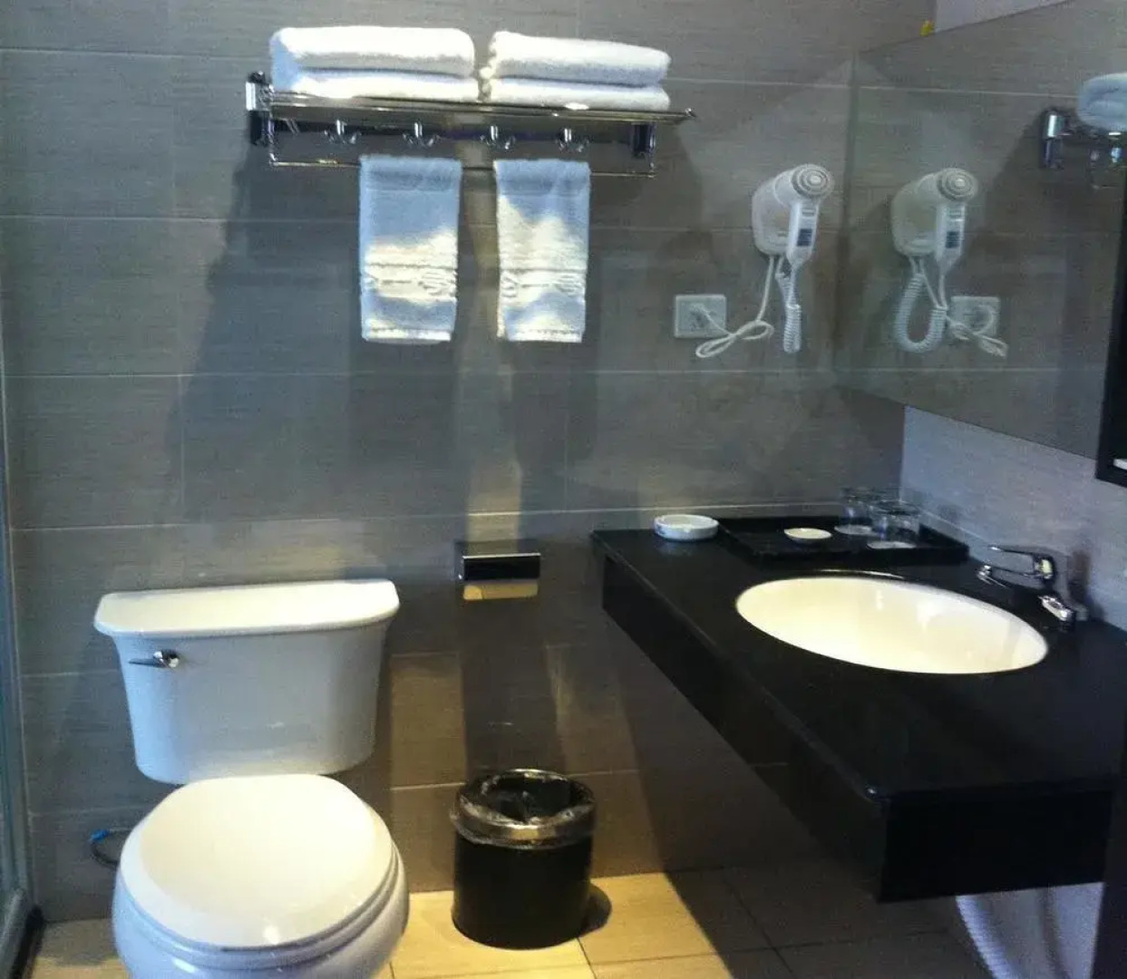 Helen The First Hotel- Mengzi