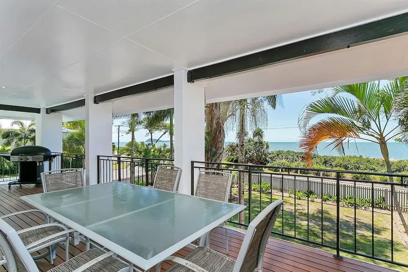 Dolce Vita Beachfront Holiday House