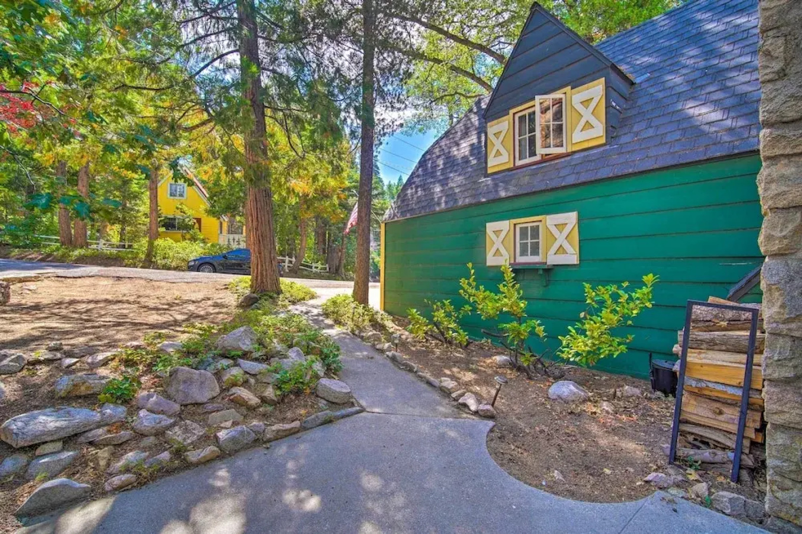 Vintage Lake Arrowhead Cabin - Walk to Lake!