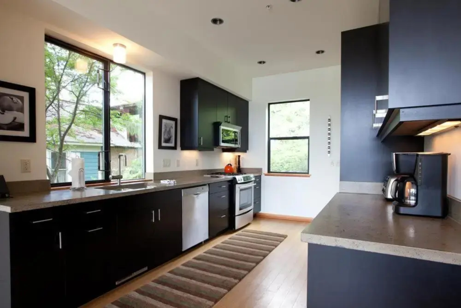 Bridge View Loft 3 Bedroom Condo by RedAwning