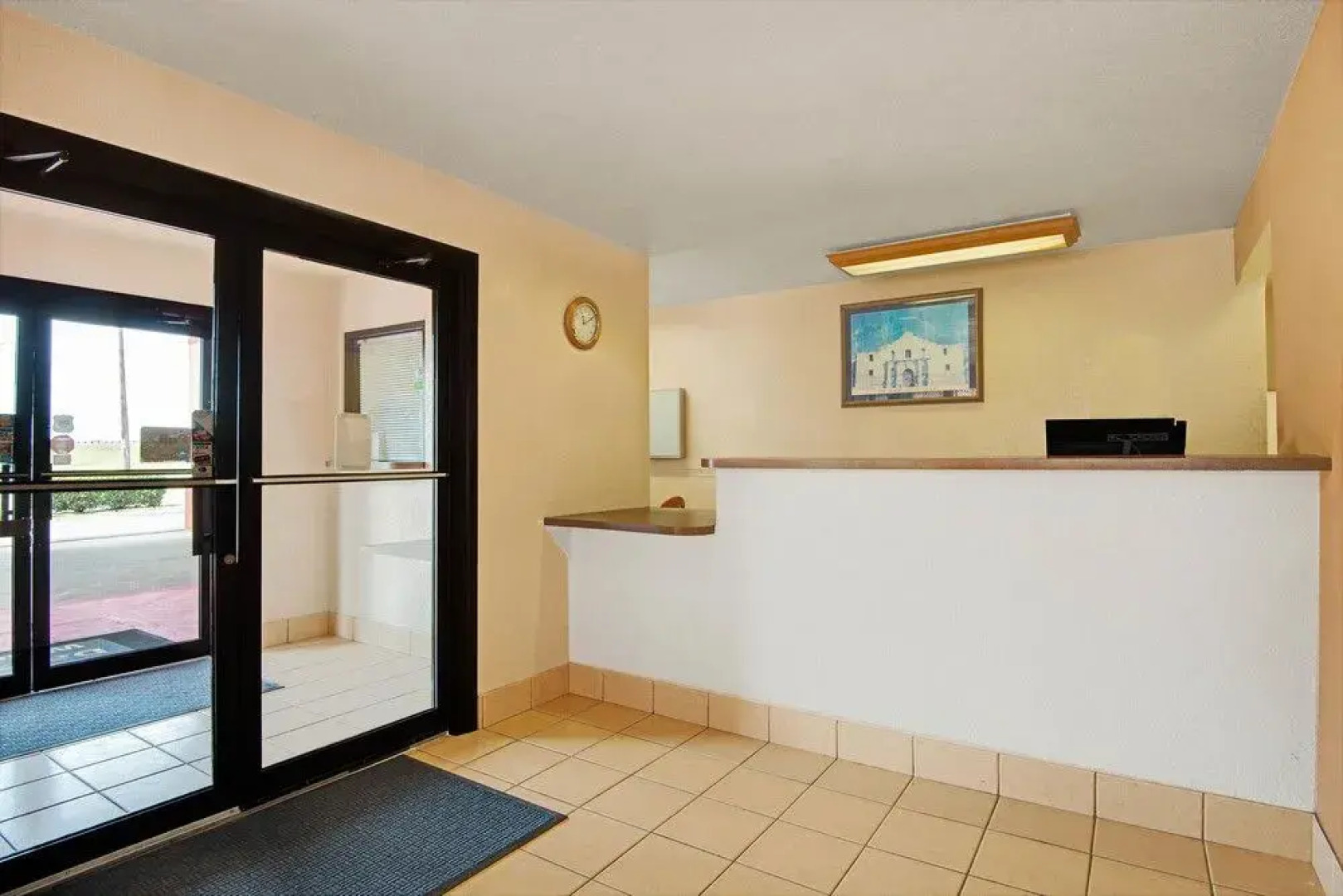 Days Inn & Suites Braunig Lake