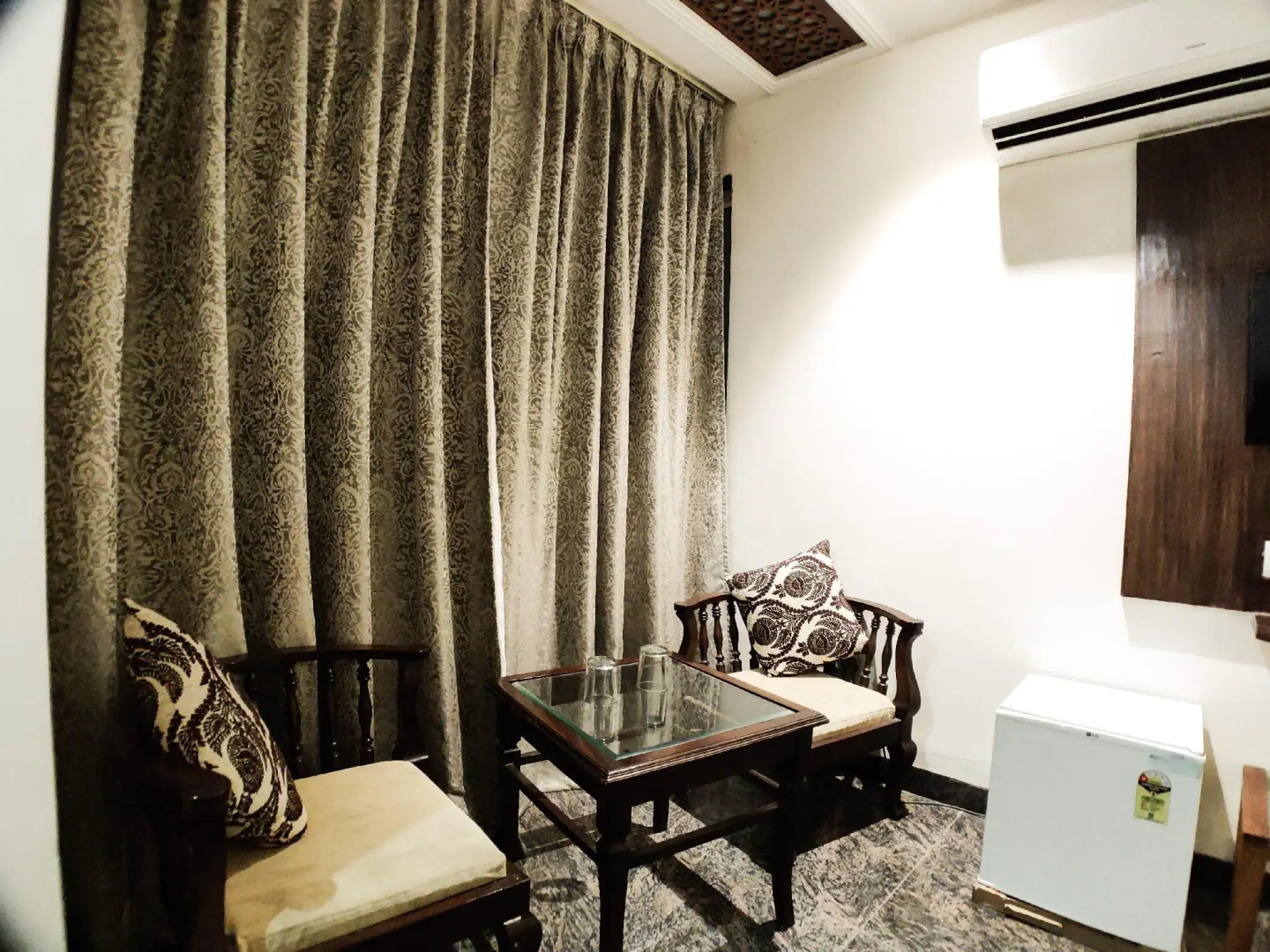 Hotel Landmark Residency