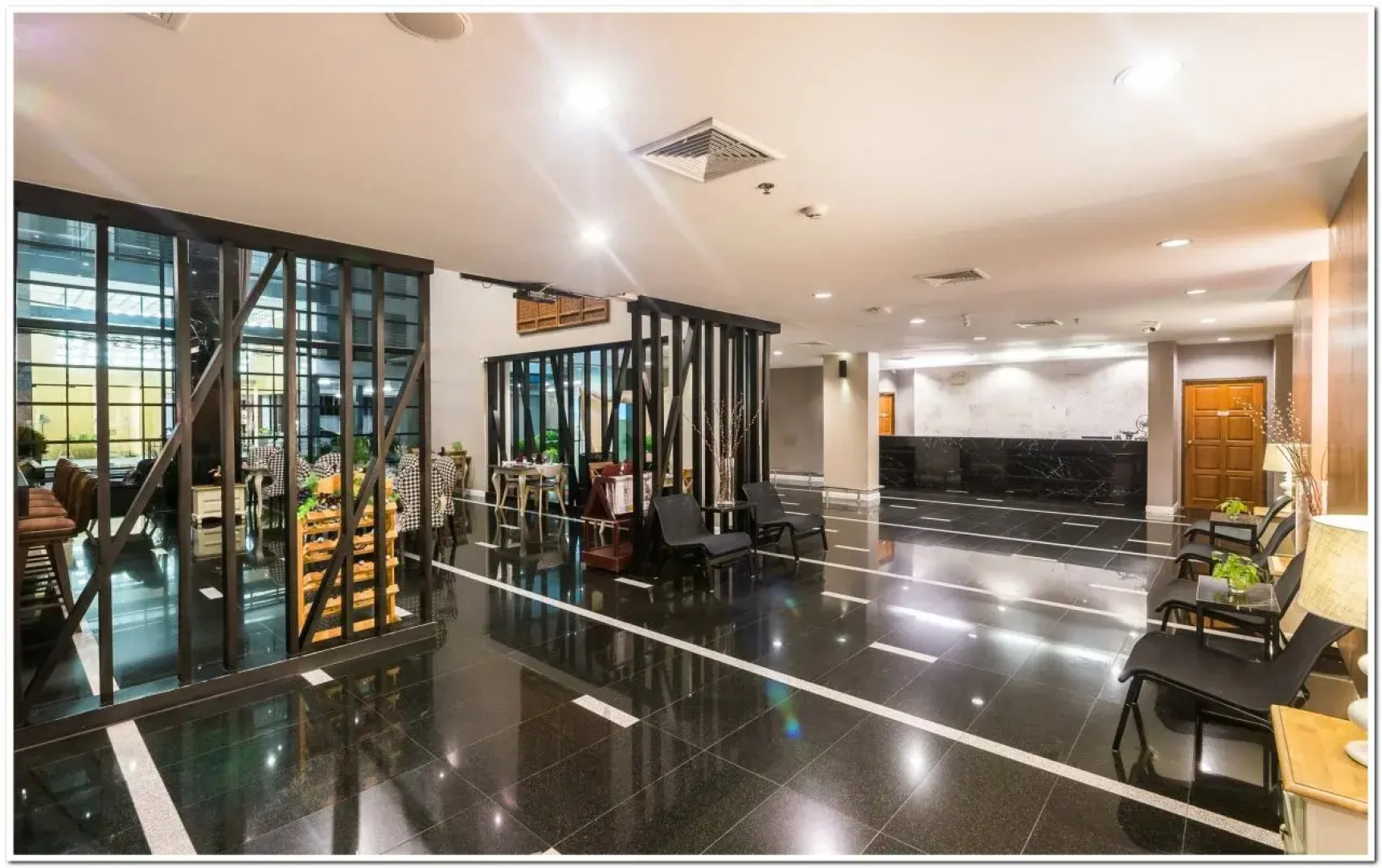 Sea Me Spring Too Hotel