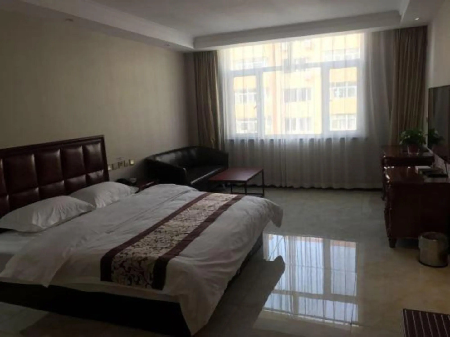 Super 8 Hotel (Tongliao Affiliated Hospital)