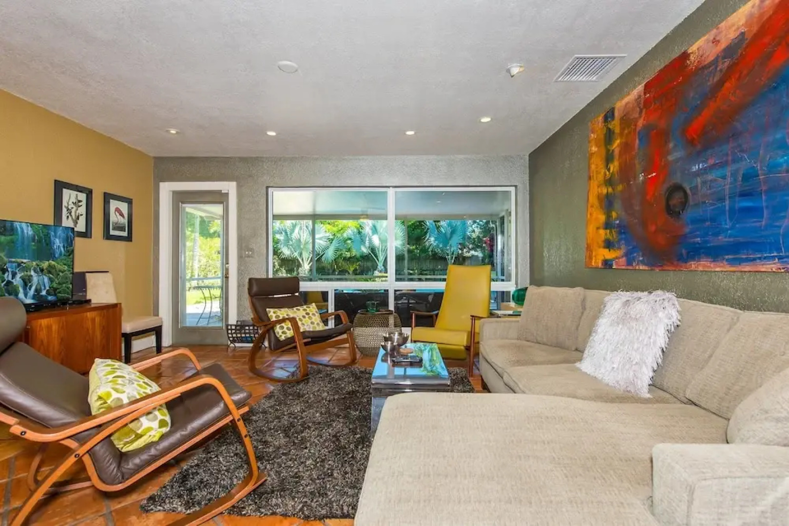 Lush Oasis Home - 2 Br home by RedAwning