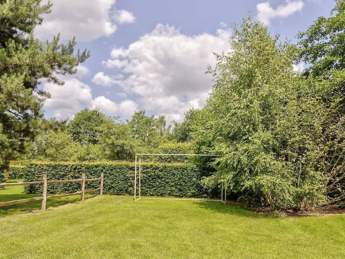 Tranquil Farmhouse in Rijsbergen with Hot Tub and Garden