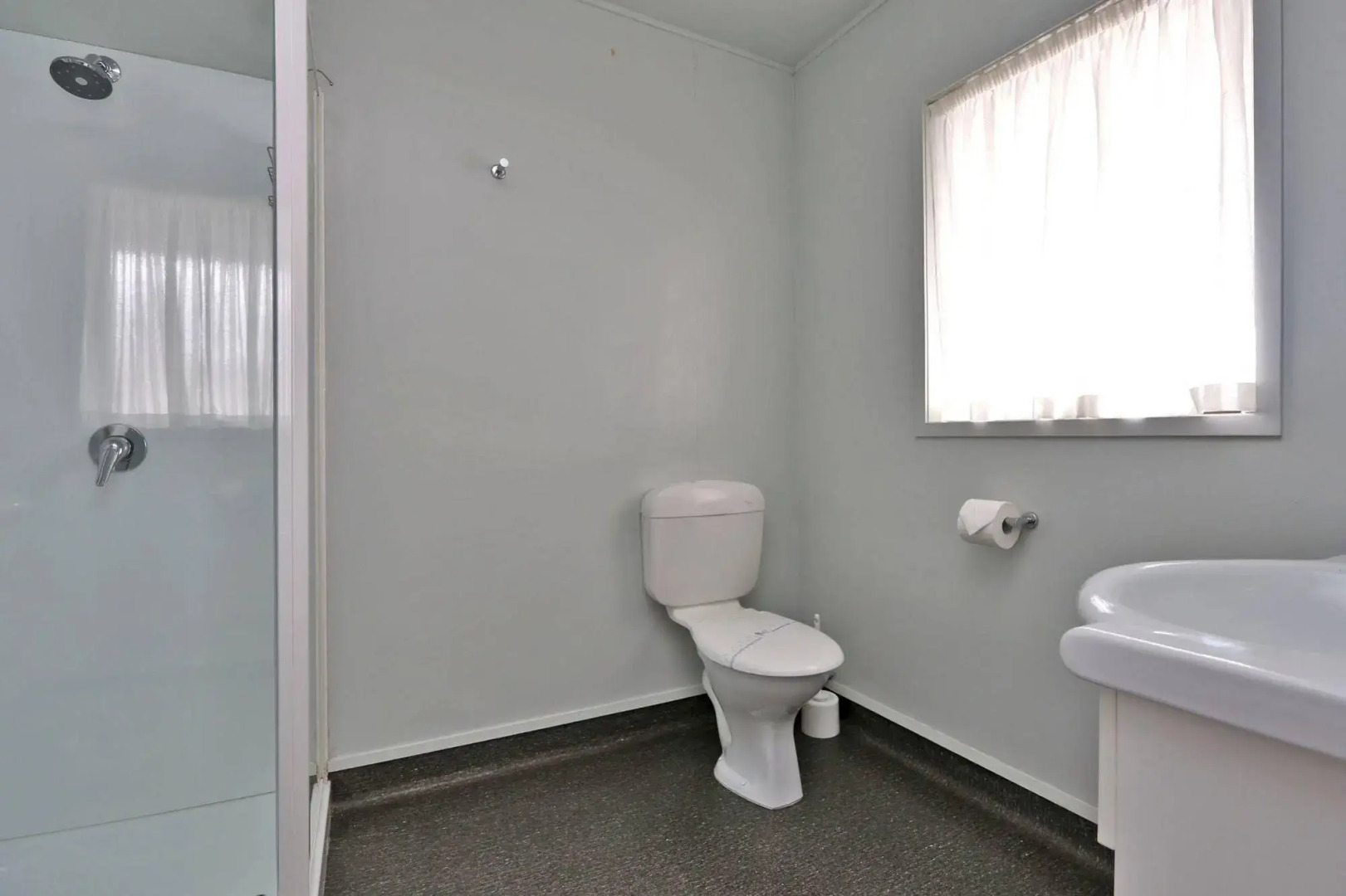 Edgewater Motor Lodge