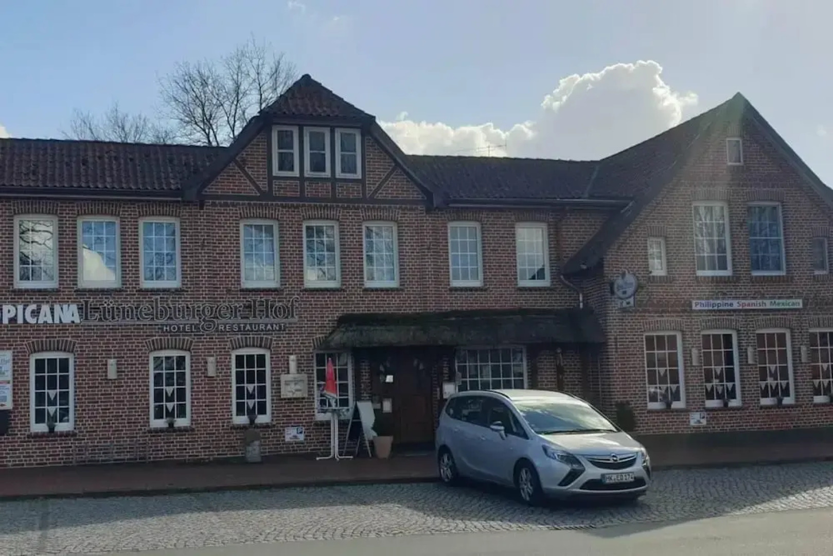 Apartment With Garden and City View