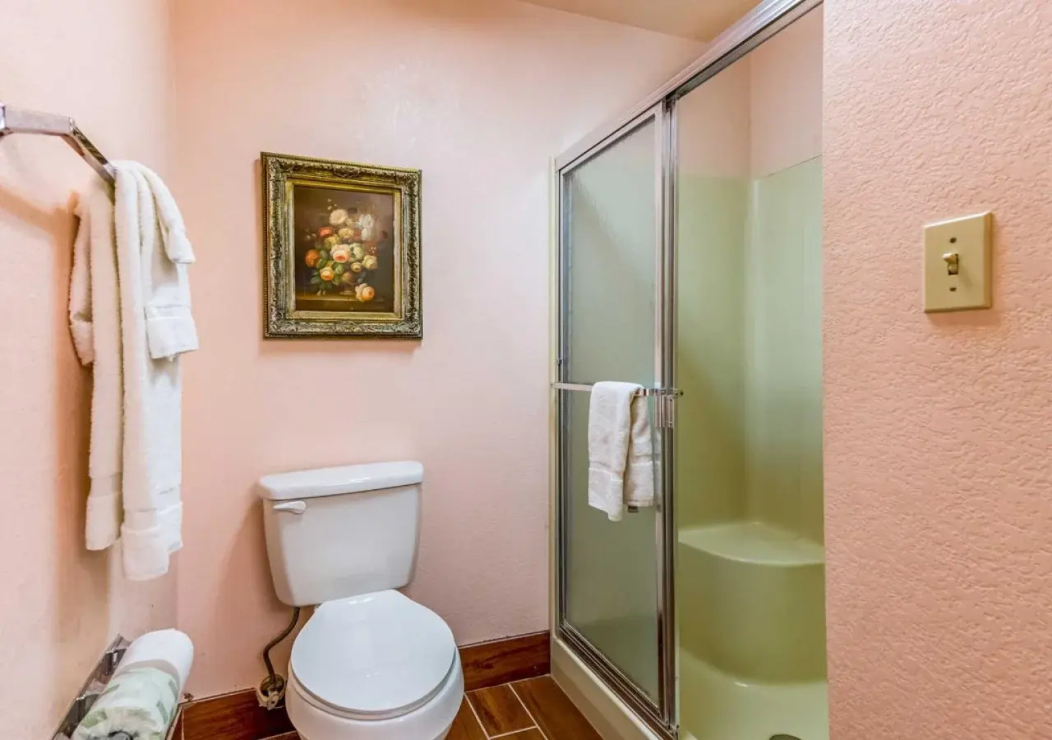 Econo Lodge Inn & Suites