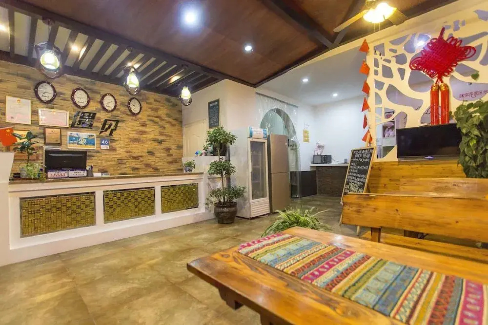 Zhangjiajie Meet Themed Inn