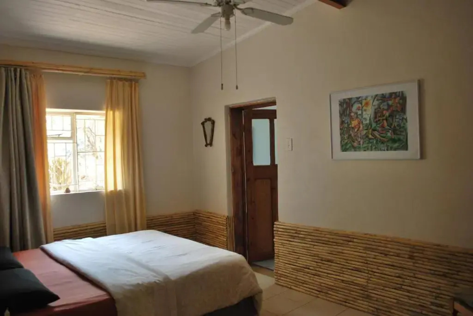 Amber Lagoon Backpackers Lodge