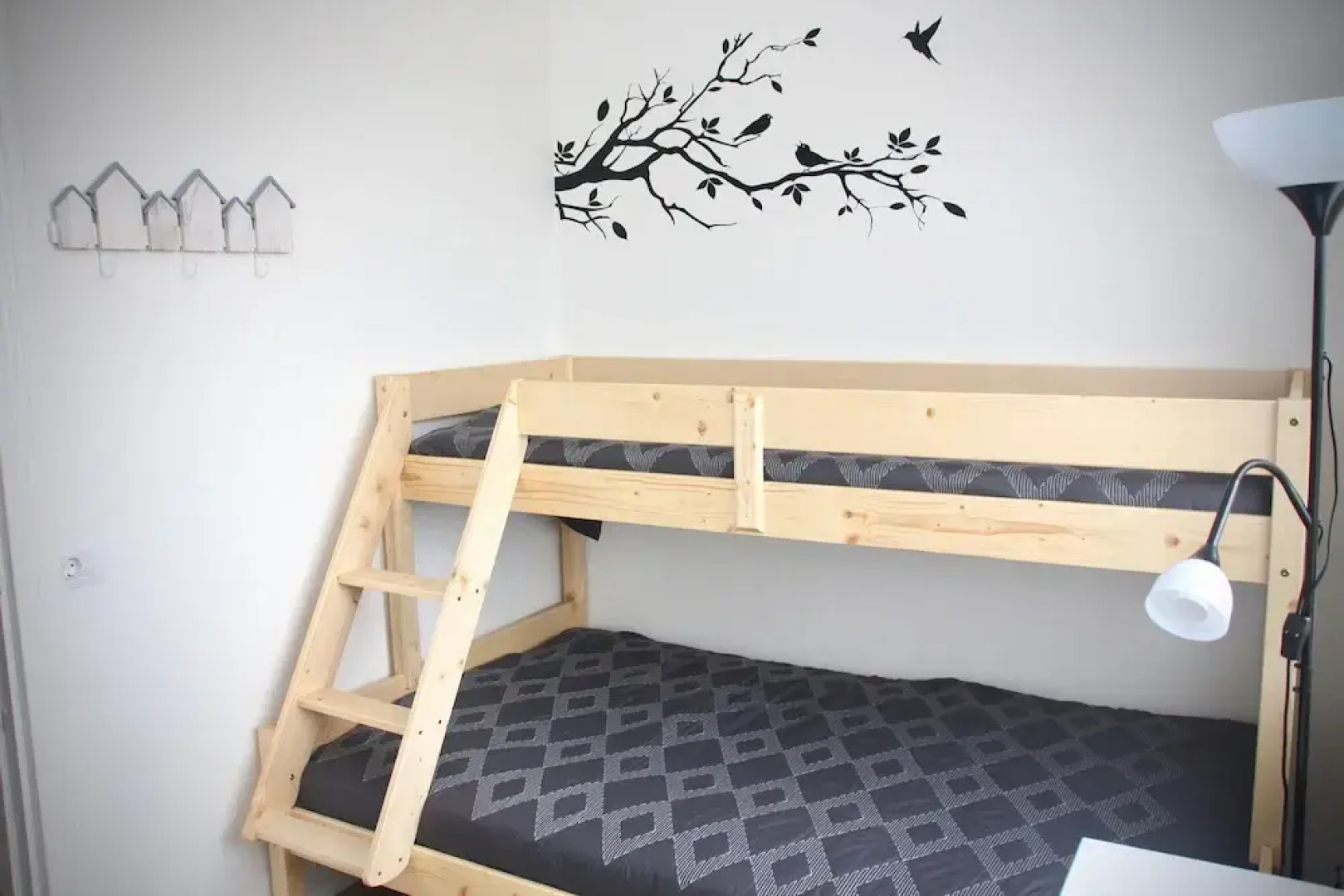 Lynghagi House - Lava Water