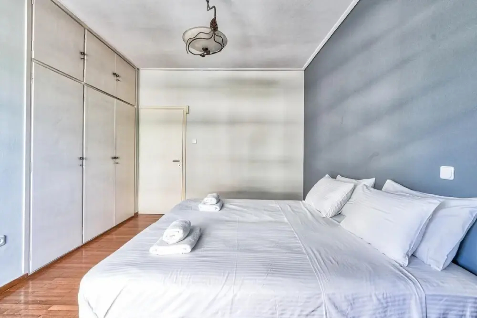 Spacious 3 bedroom apartment in Alimos