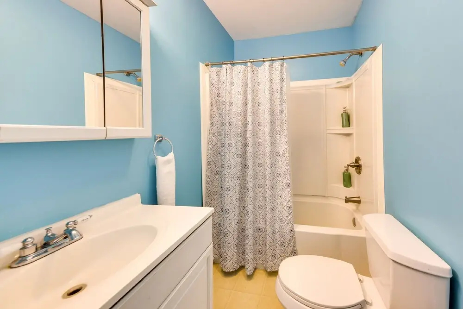 Family-friendly Milwaukee Home w/ Deck Near Uwm!