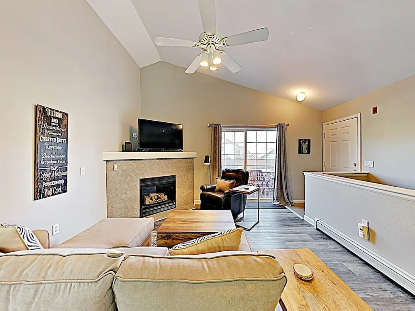 New Listing! Mountain-view : Pool & Hot Tub 2 Bedroom Condo