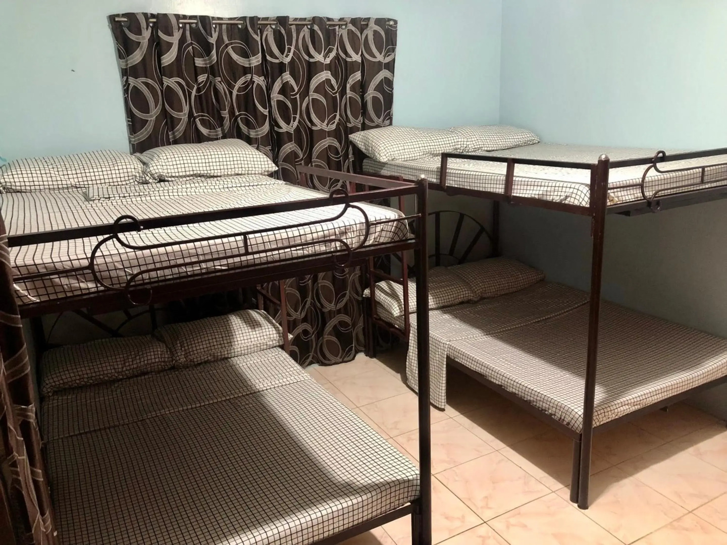 15pax-2minutes to Vigan-Rose and Fer Transient-2 Bedroom House