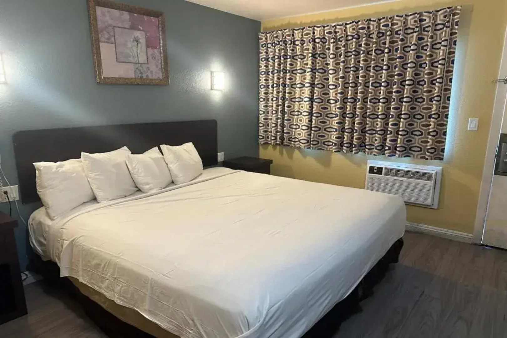 Hotel Avenida - Oceanside Camp Pendleton