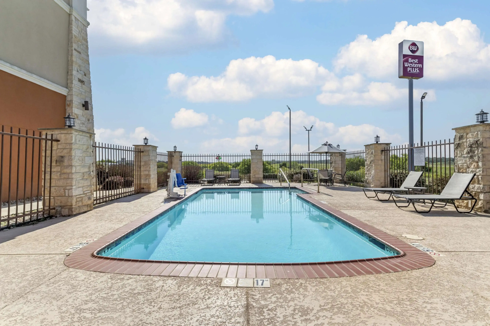Best Western Plus Longhorn Inn & Suites