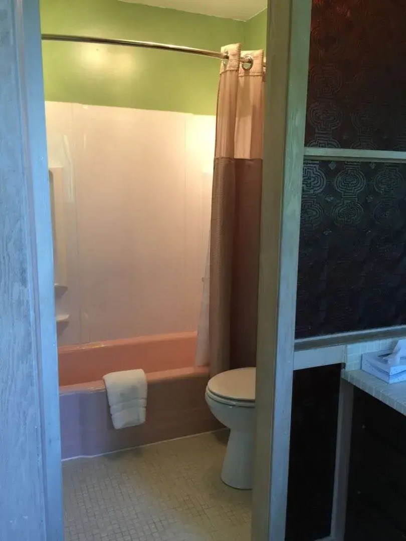 Thomsonite Beach Inn