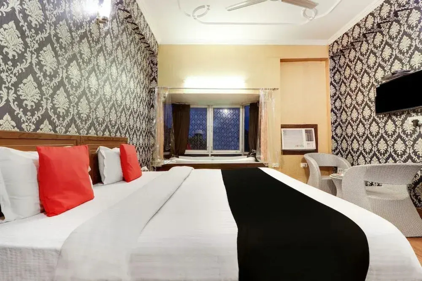 Capital O 43516 Dream World Resort