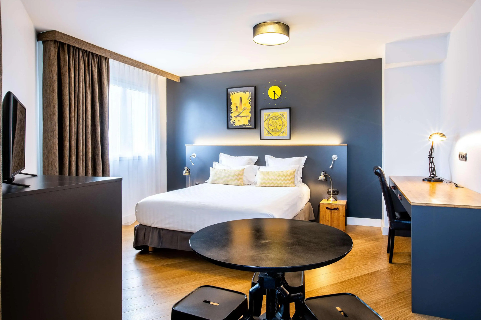 Best Western Plus Suitcase Paris La Defense