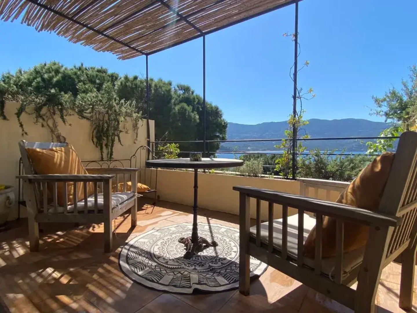 Superbe T2 avec très grande terrasse vue sur mer