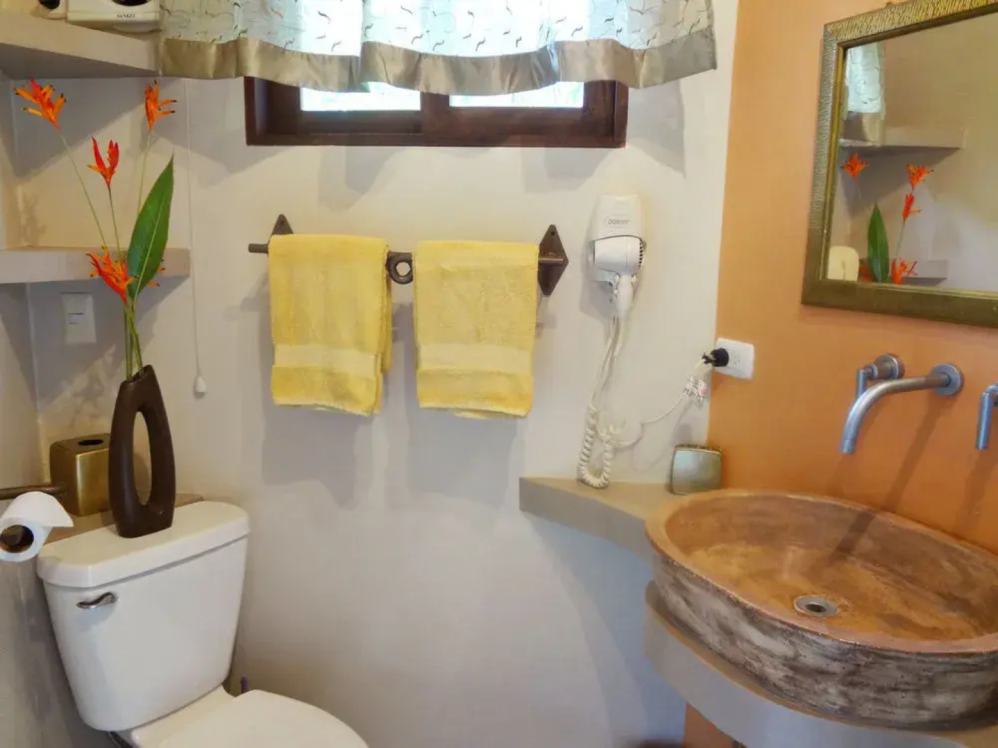 Manoas Luxury Camping and Villa Rentals