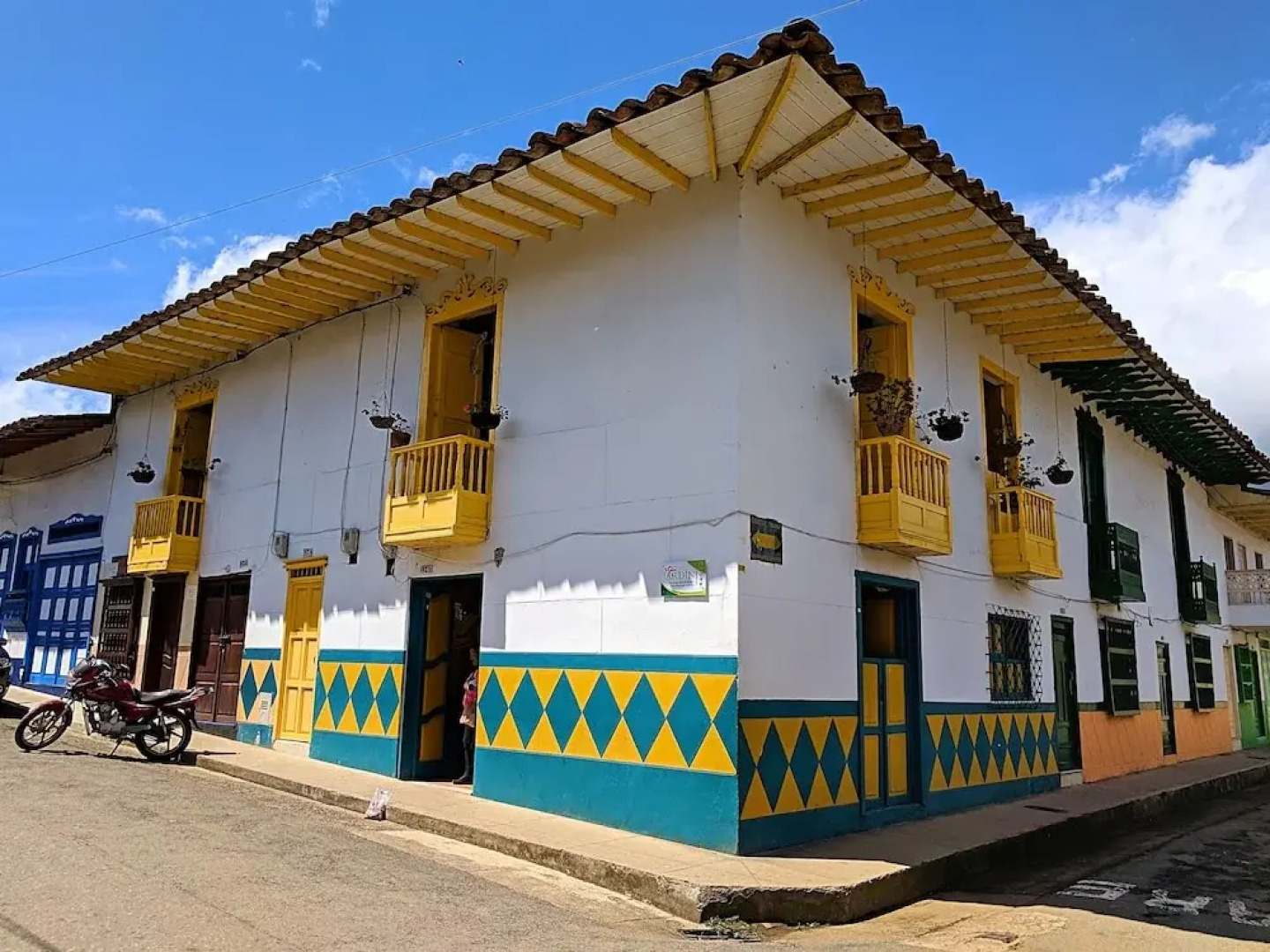 La Casa Amarilla