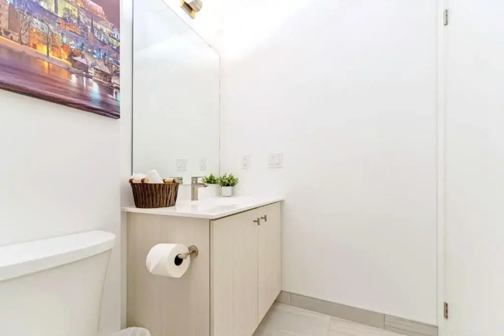 Luxury 1BR Condo - Private Balcony City Views