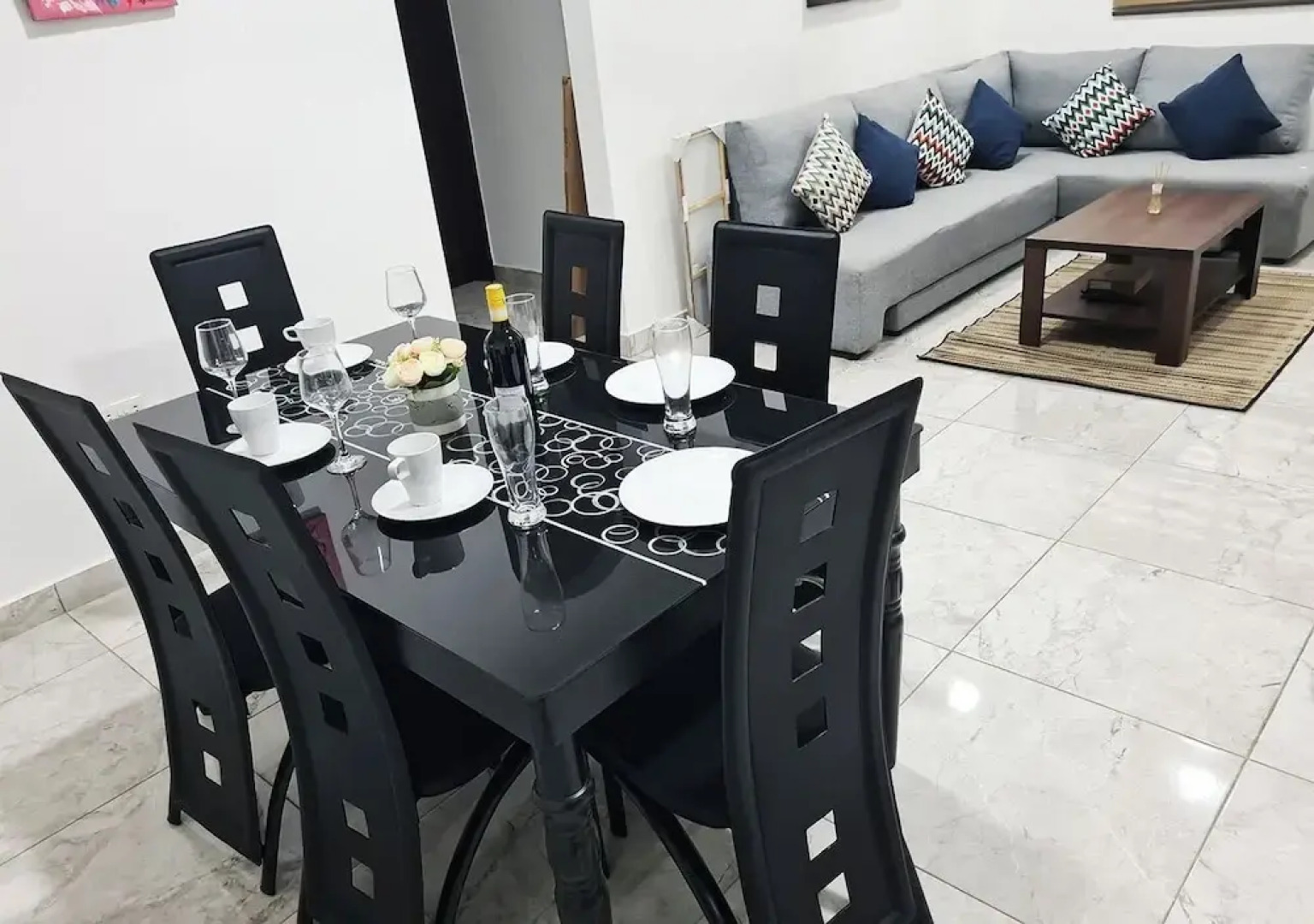 Charming Quiet & Cozy Close to Highway