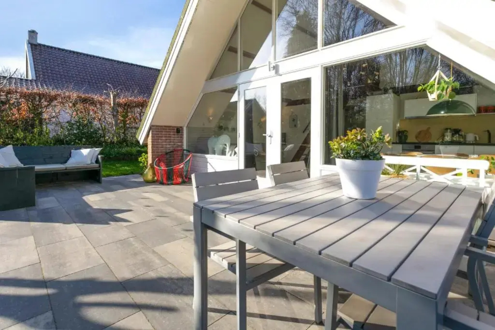 Bungalow Jonkerstee 81 - Ouddorp near the beach with big garden - not for companies