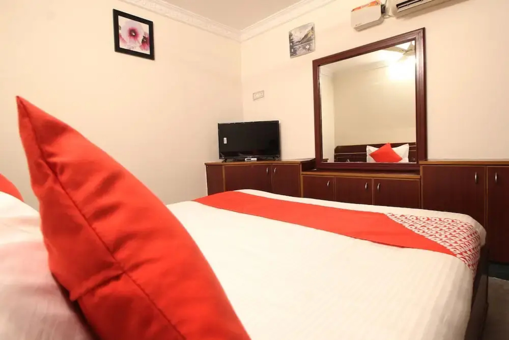 OYO 40499 Mahalakshmi Tower