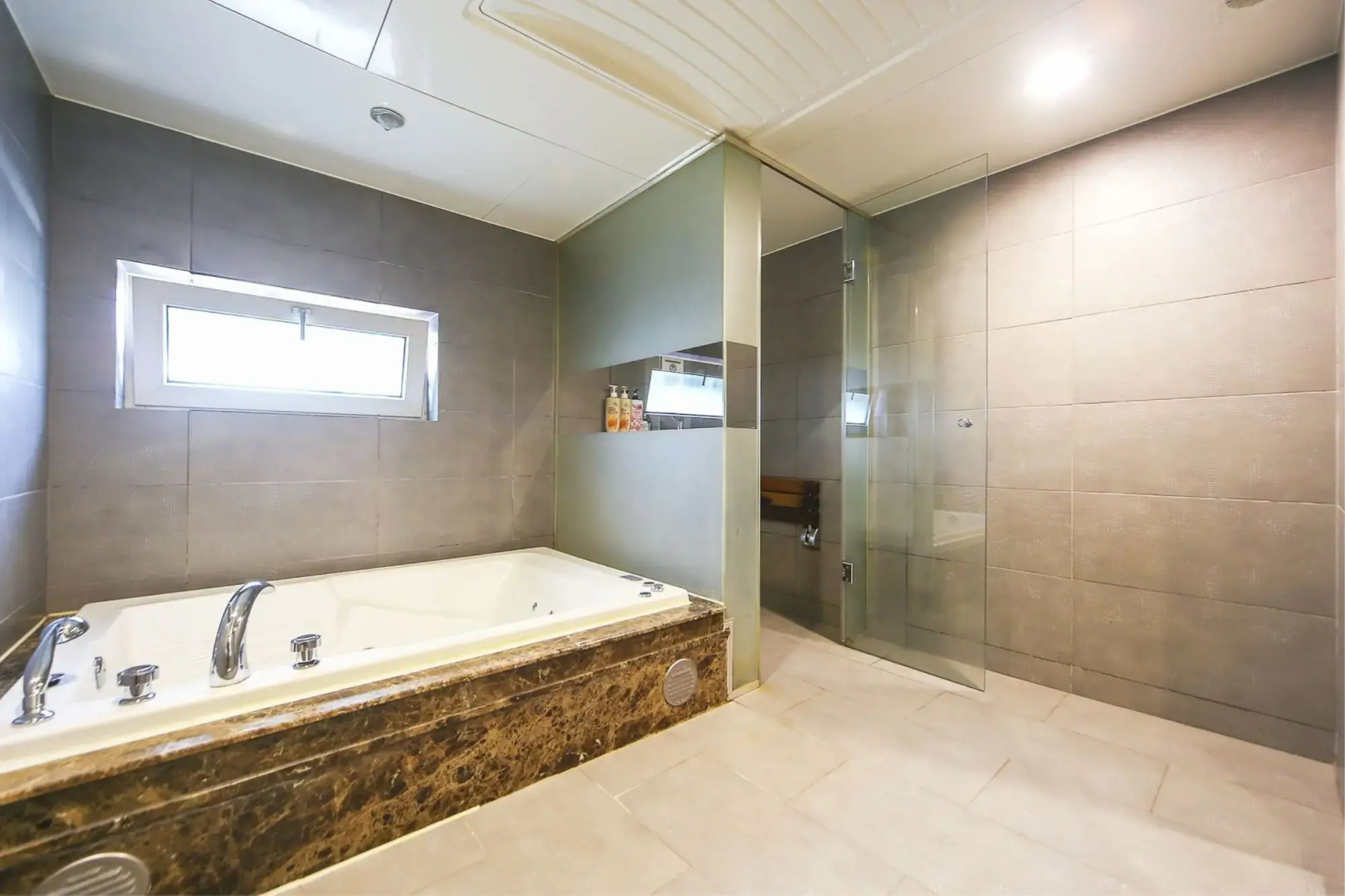 Friendly DH Naissance Hotel by Mindrum Group