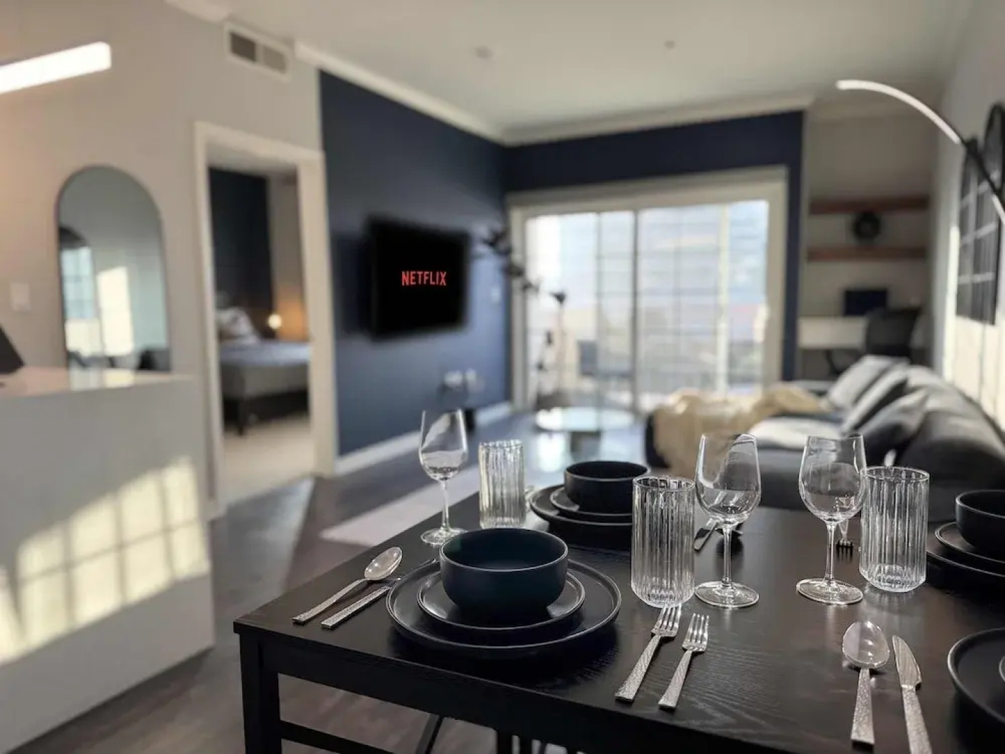 Modern Escape W Pool GYM Parking 10 Min to Cedars