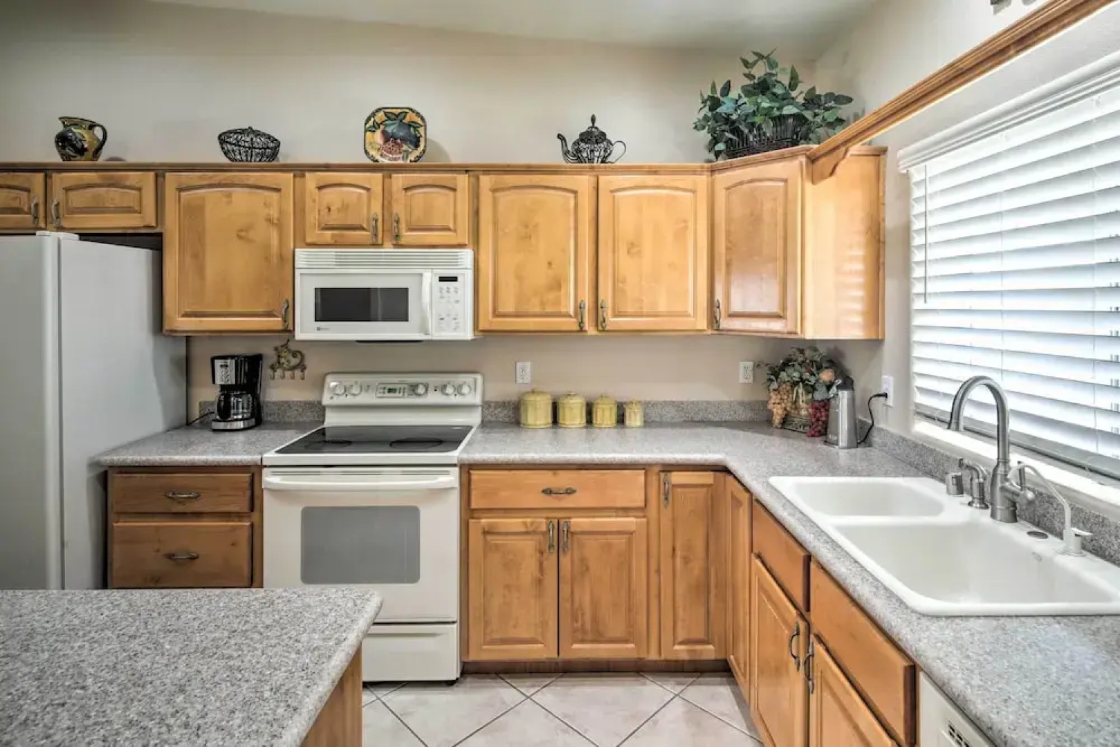 Pool & Yard: Pet-friendly Lake Havasu Home