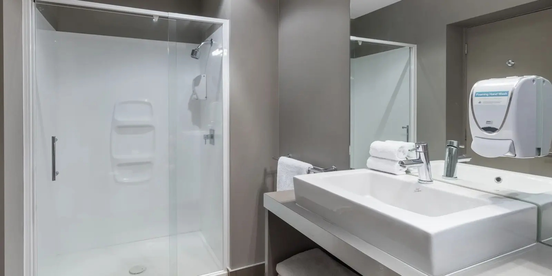 Celestion Waldorf Apartments Hotel