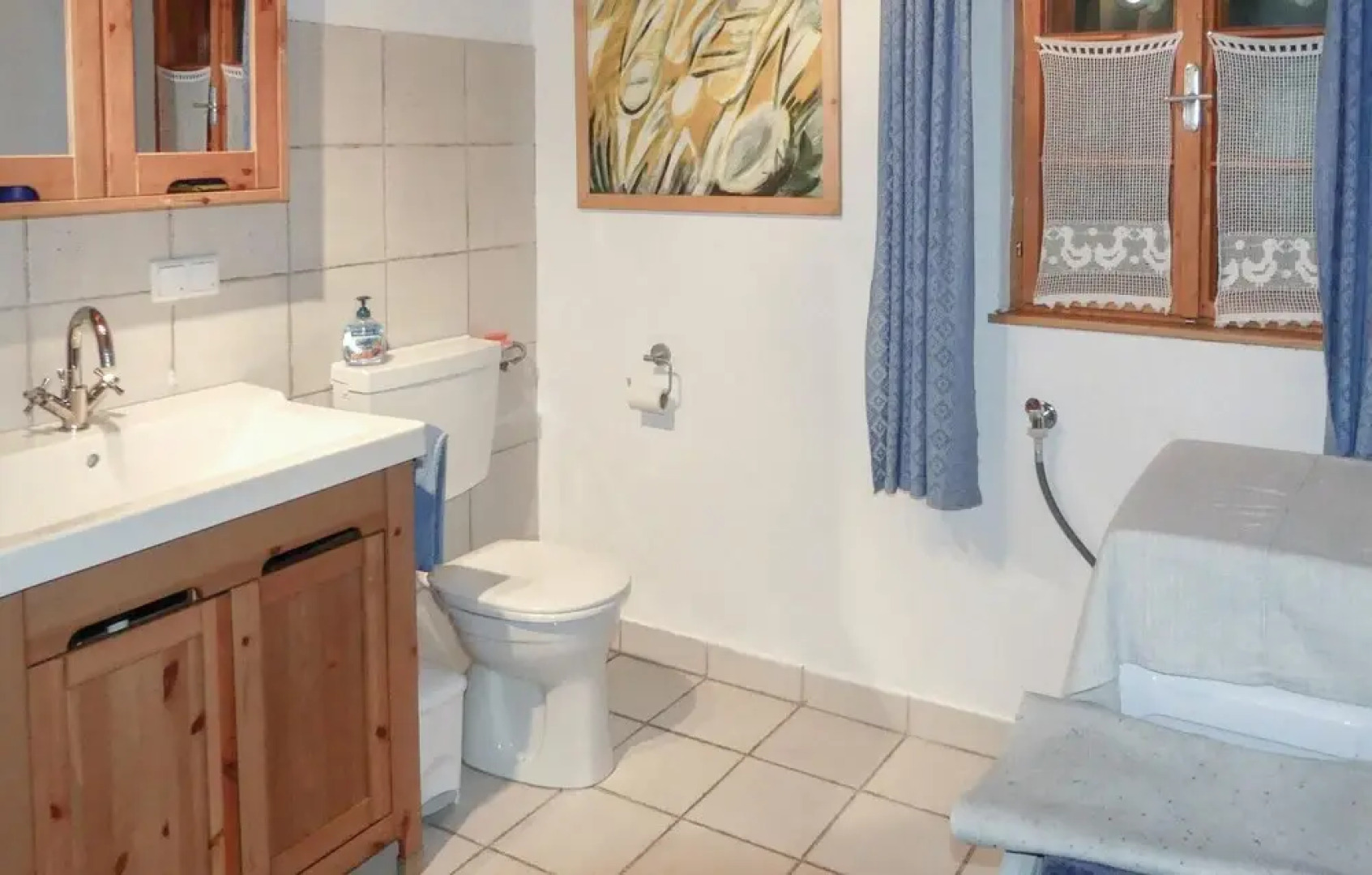 Stunning Home in Gaas With 2 Bedrooms