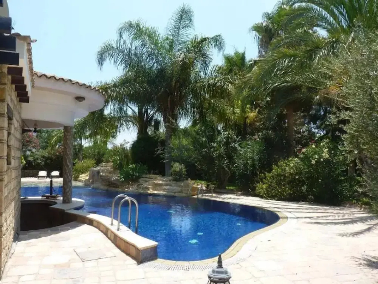 De Michanna Properties