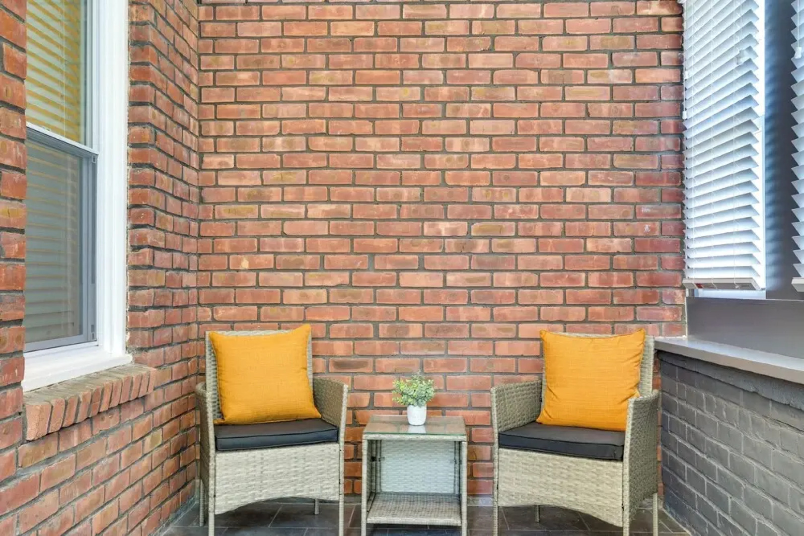 'the Peaceful Post' Cozy Winter Escape in Kingston