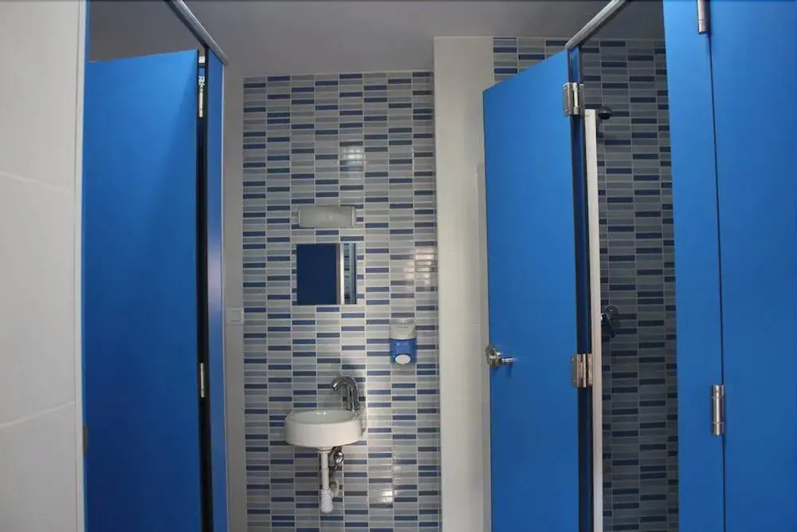 Mana Mana Youth Hostel