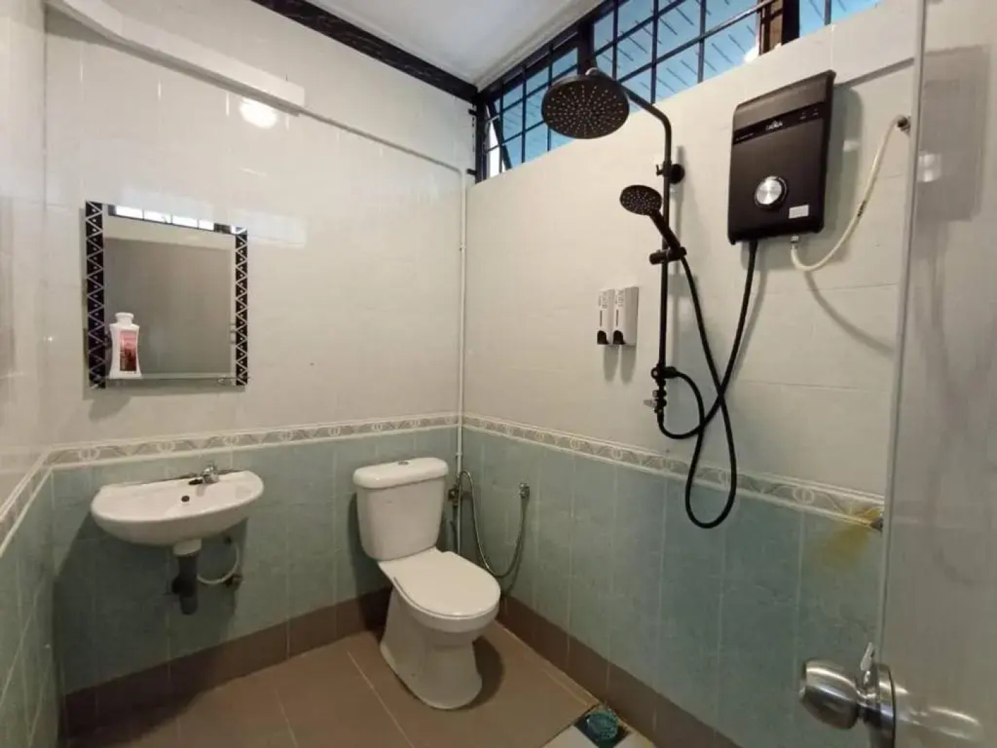 Dlayaran Hotel & Cafe