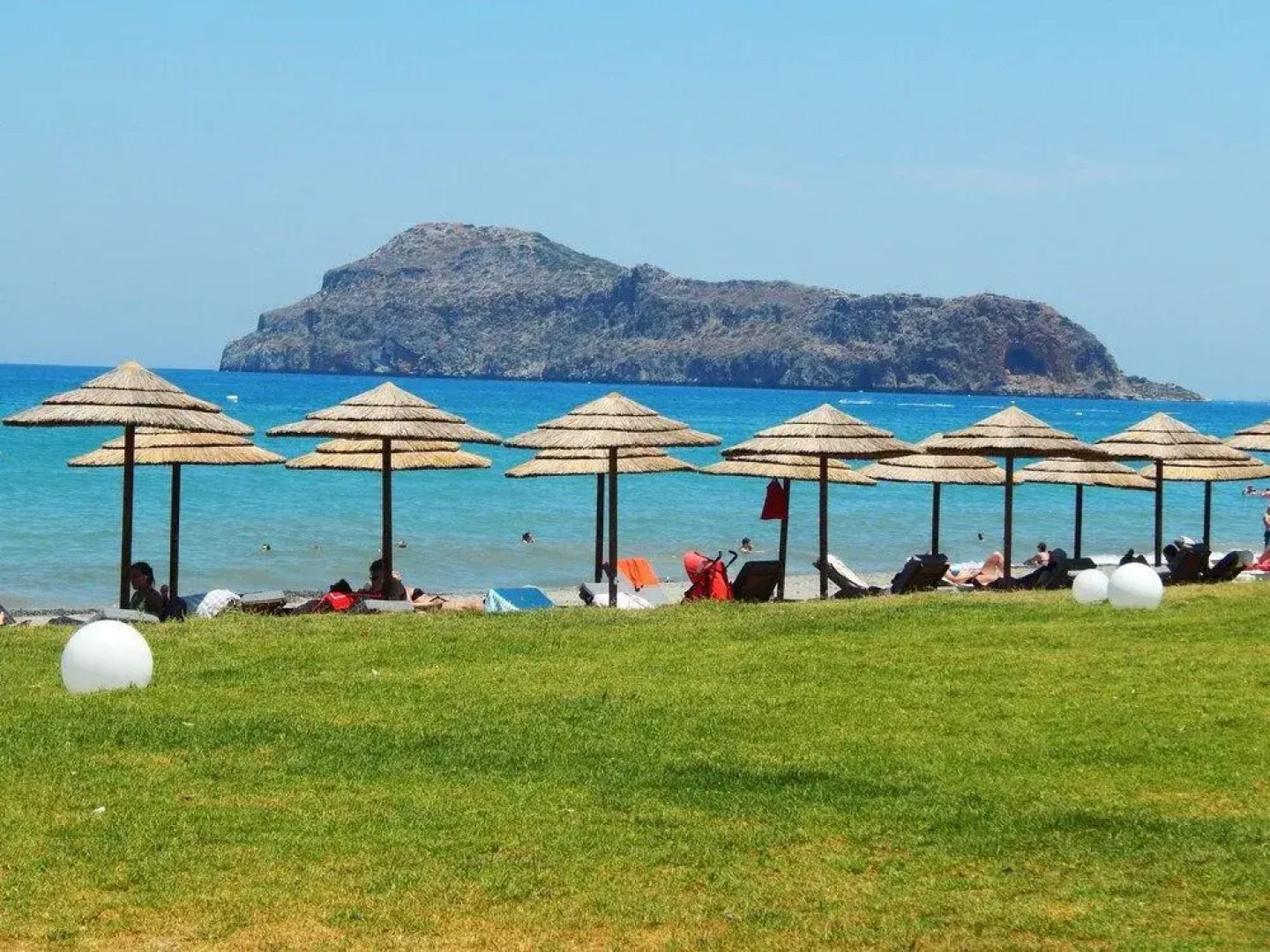 Apollon Studios & Apartments