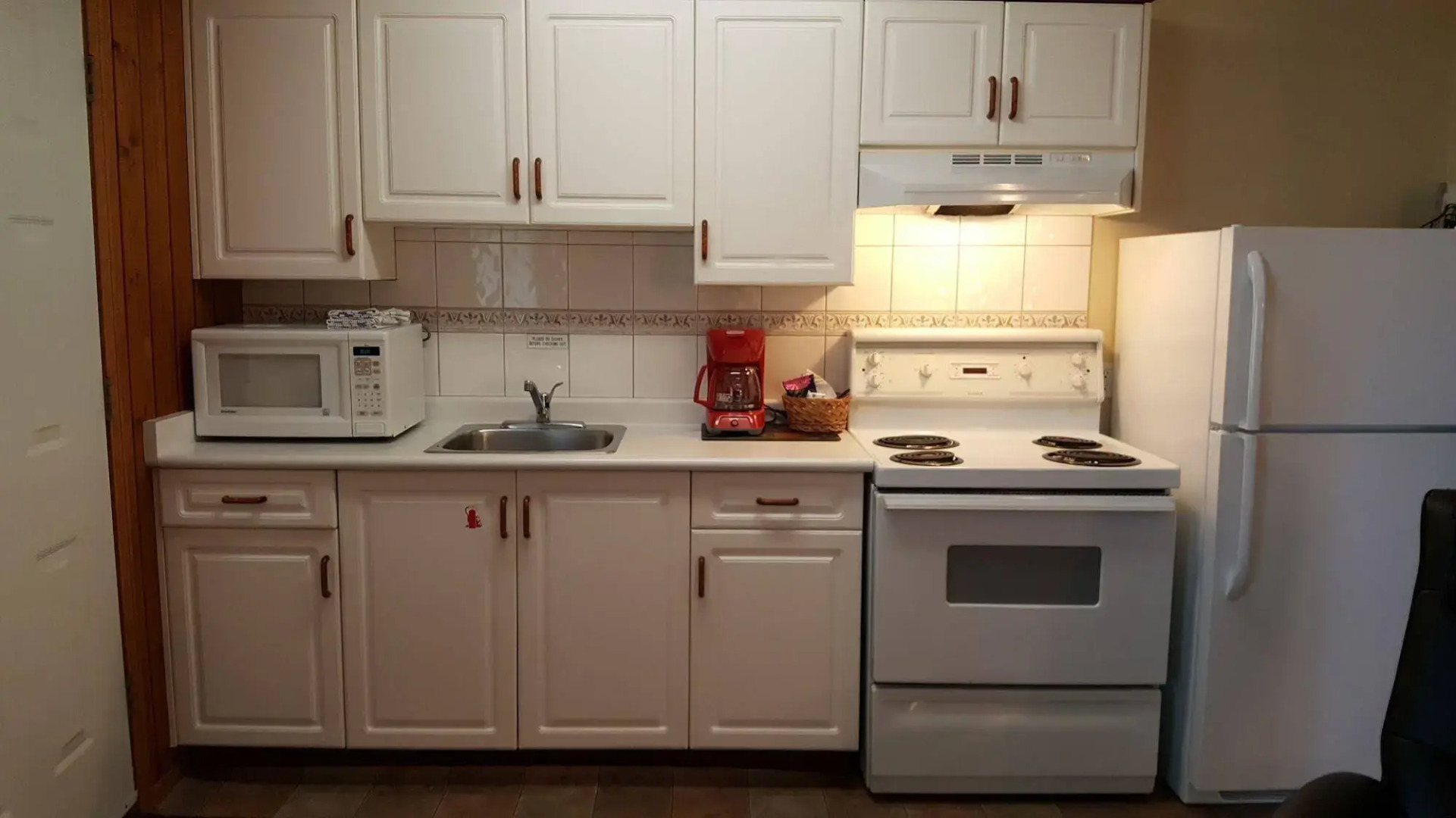 The Cedarwood Inn & Suites